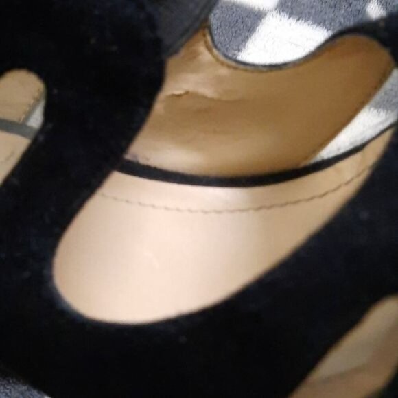 BCBG Fantina Black Suede Clear Cutouts 3.5 I ch Stiletto Heel Sandals Size 6.5 - Picture 8 of 15